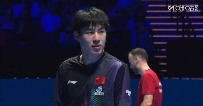 温瑞博3-0战胜西蒙-高茨，两战全胜晋级澳门世界杯男单16强