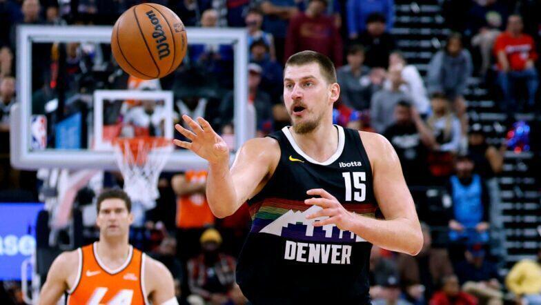 米兰体育app下载-NBA历史首现！约基奇单赛季包揽助攻王+篮板王：MVP还有戏吗？