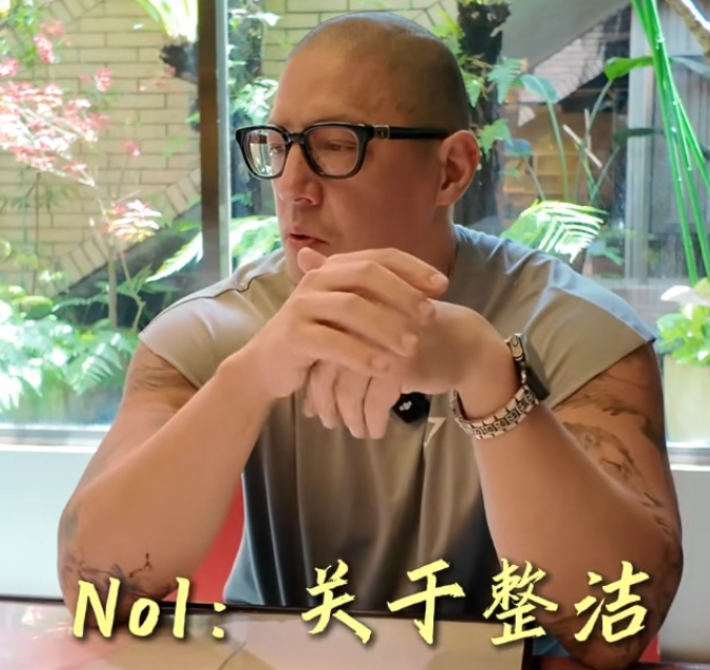 米兰体育app下载-蒋介石曾孙蒋友柏，这位49岁的男人晒出自己的家，甩出两条铁律
